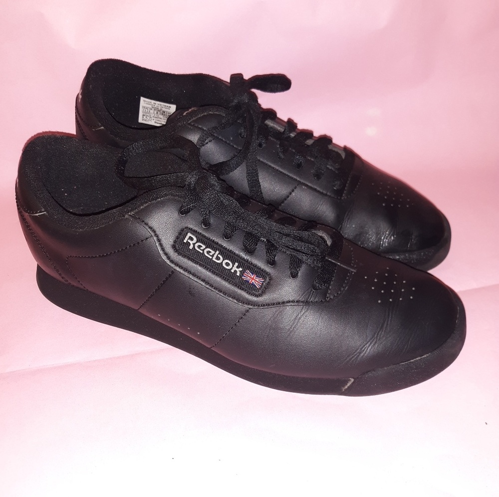 BLACK REEBOK SIZE 7.5